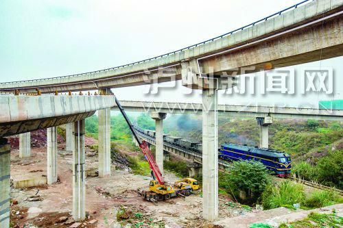 正在建設(shè)中的城西馬屋基立交。 記者 牟科 攝