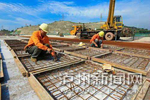 建設(shè)中的馬屋基立交。本報(bào)記者 牟科 攝